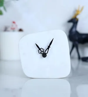 POSH N PLUSH Embellishing Marble Table Clock